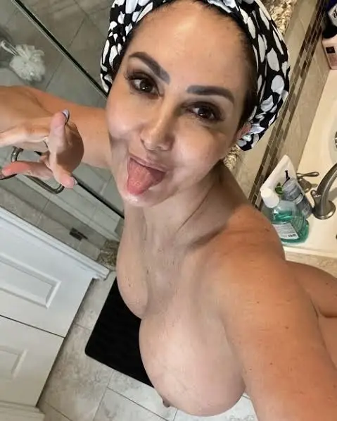 Hi  it your favorite girl 