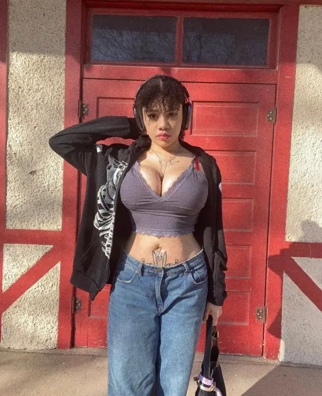 Available for both incall and outcall service with FaceTime fun