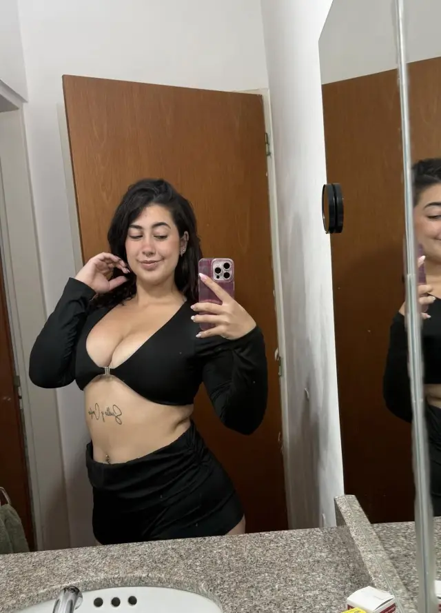 READY TO HAVE A GOOD TIME WITH MY WET TINY PY?? HIT ME UP, IM AVAILABLE BOTH INCALL