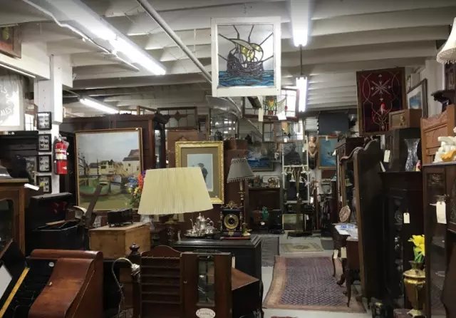 Duanes Antique Market