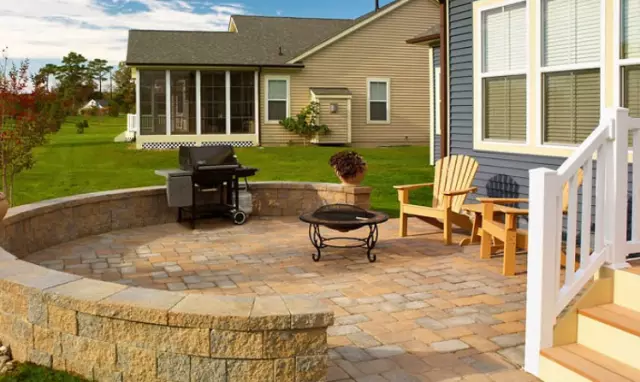 Baileys Lawn and Landscape