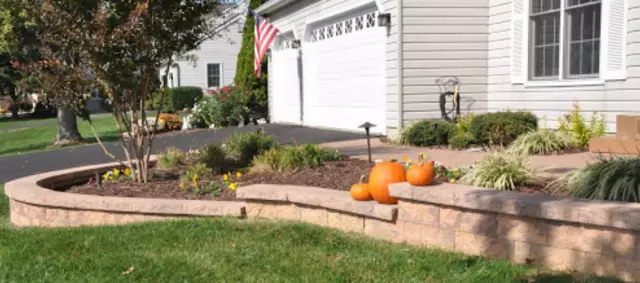 Baileys Lawn and Landscape