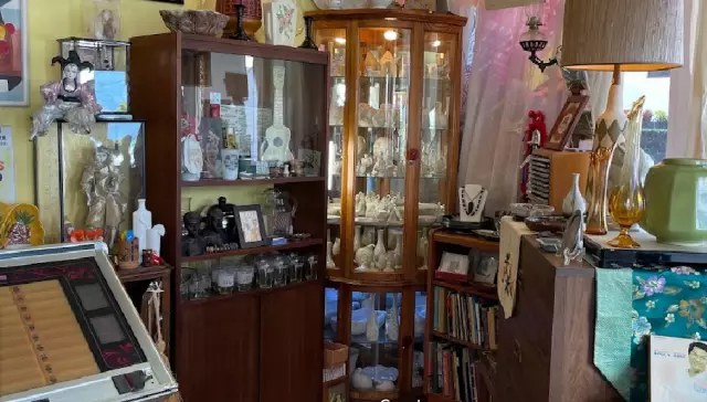 The Knickknackery Antiques And Collectibles Hawaiiana