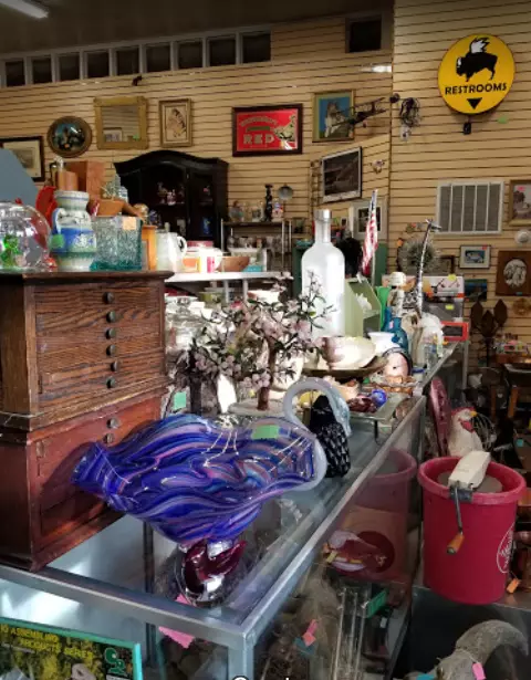 Rusty Retro Antiques  Oddities