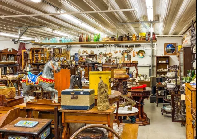 Duanes Antique Market