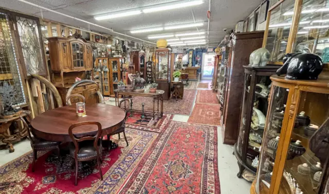 Duanes Antique Market